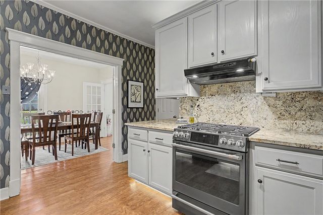 3323 N Summerhill Drive, Fayetteville, AR 72703