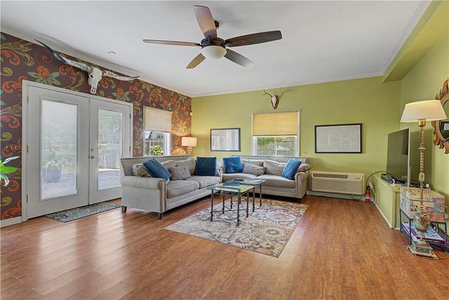 3323 N Summerhill Drive, Fayetteville, AR 72703