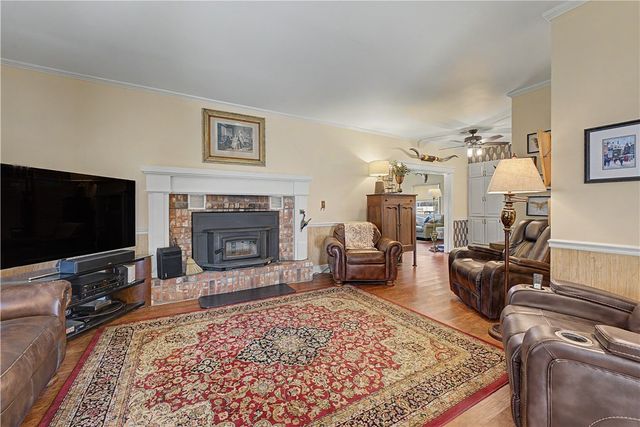 3323 N Summerhill Drive, Fayetteville, AR 72703