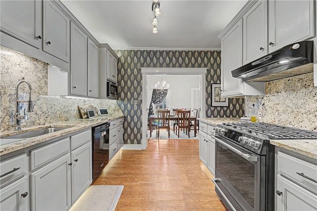 3323 N Summerhill Drive, Fayetteville, AR 72703