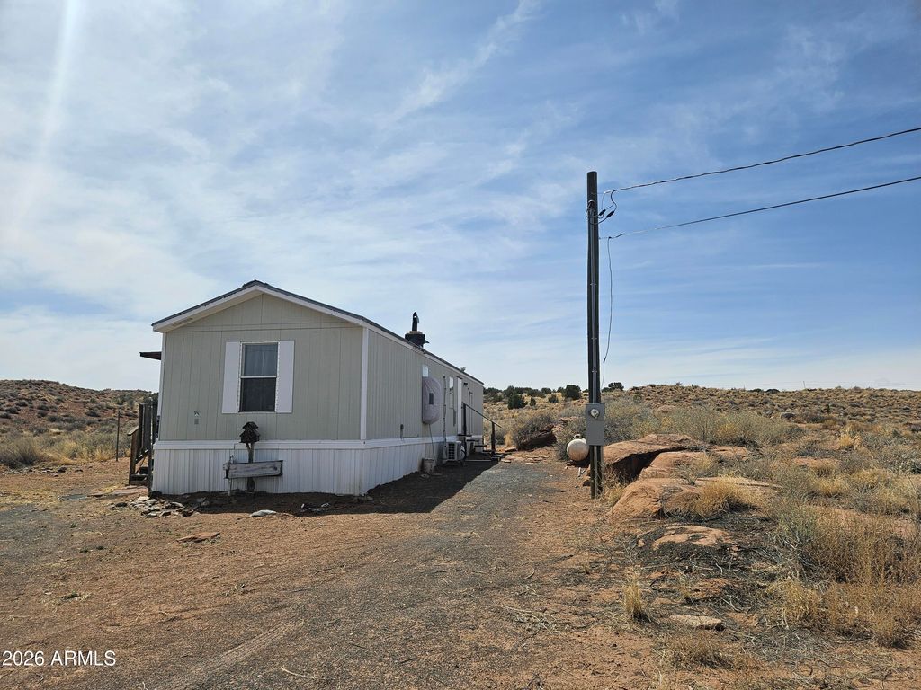 Image 1 of property listing at 6472 River Road, Holbrook, AZ 85942