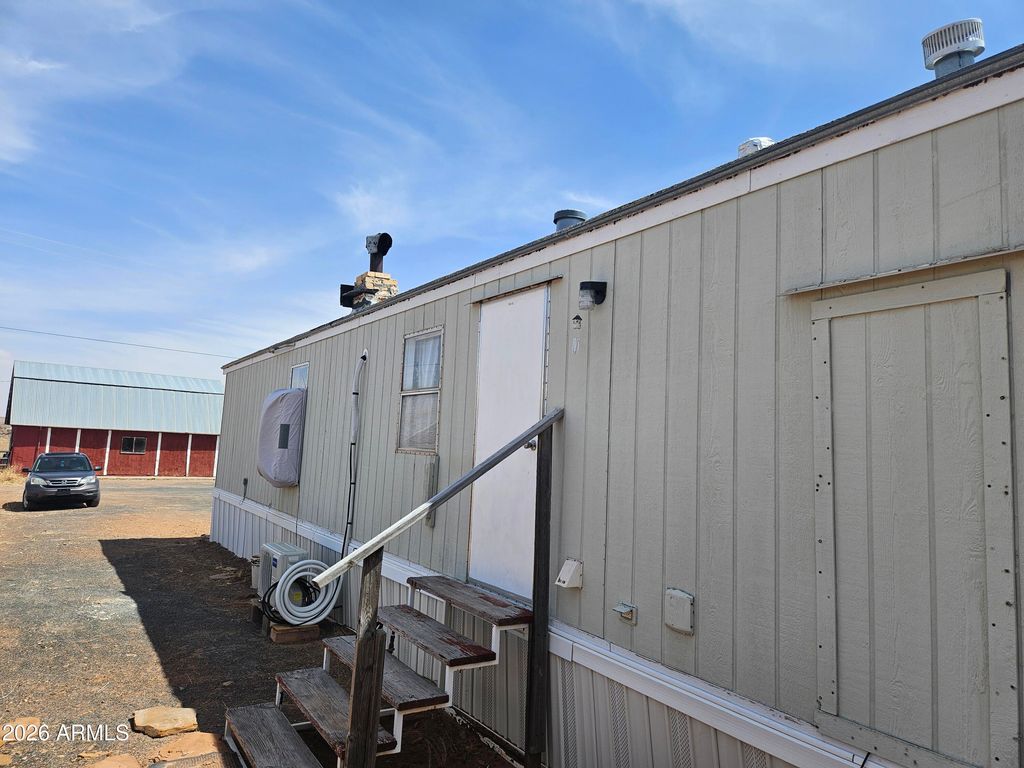 Image 8 of property listing at 6472 River Road, Holbrook, AZ 85942