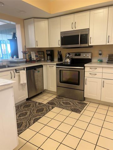 7030 Half Moon Circle 418, Hypoluxo, FL 33462