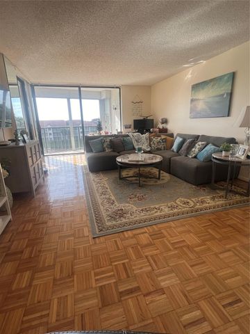 7030 Half Moon Circle 418, Hypoluxo, FL 33462