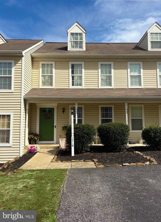 2719 WOODMONT DR, York, PA 17404