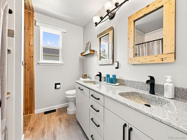 5571 S Yakima St, Aurora, CO 80015