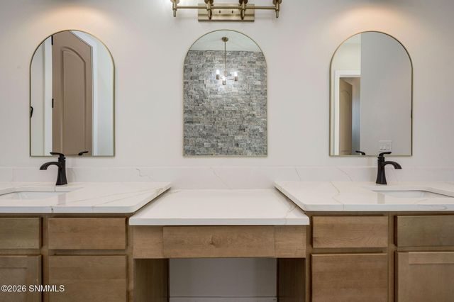 2850 Kuehne Lane, Las Cruces, NM 88011