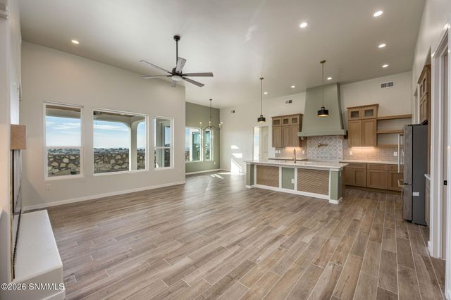 2850 Kuehne Lane, Las Cruces, NM 88011