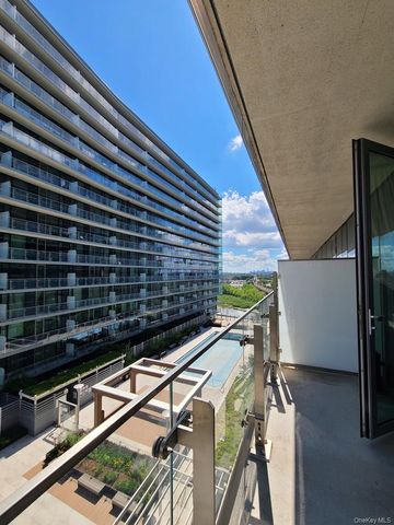 131-05 40th Road 12T, Flushing, NY 11354