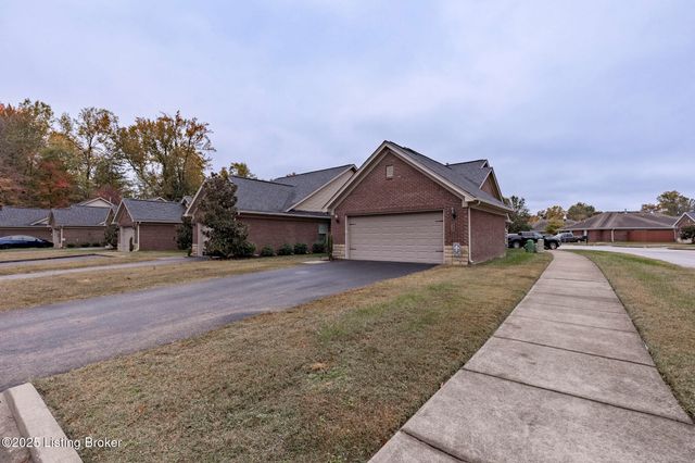 6524 Renate Rd, Louisville, KY 40291