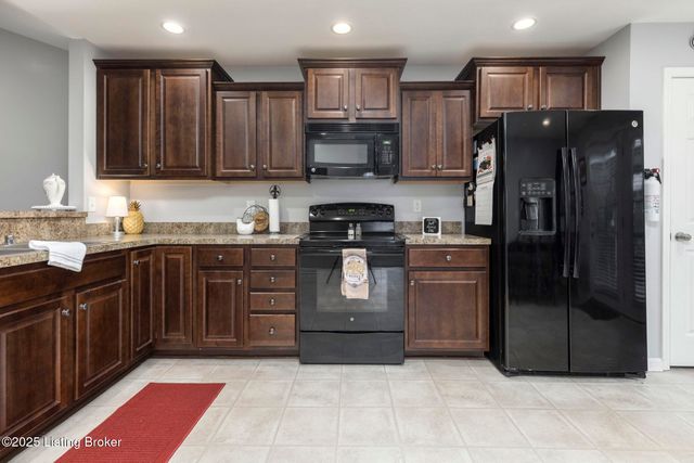 6524 Renate Rd, Louisville, KY 40291