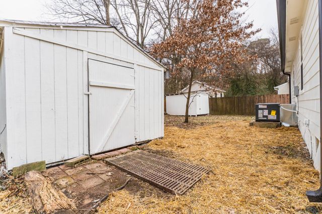 1805 Meadow Cliff Dr, Nashville, TN 37210