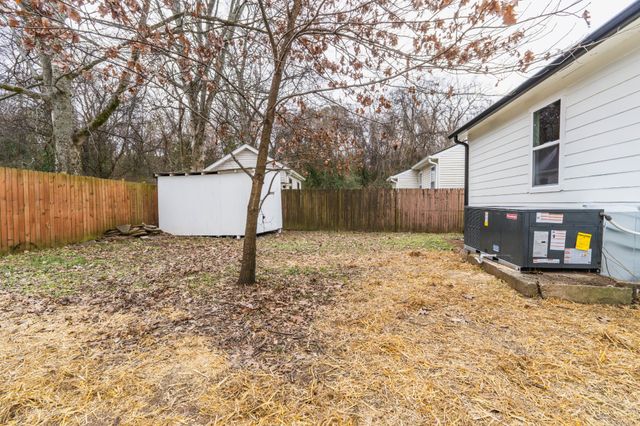 1805 Meadow Cliff Dr, Nashville, TN 37210