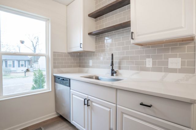 1805 Meadow Cliff Dr, Nashville, TN 37210