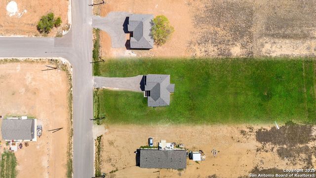 13004 Prosperidad Ln, Atascosa, TX 78002
