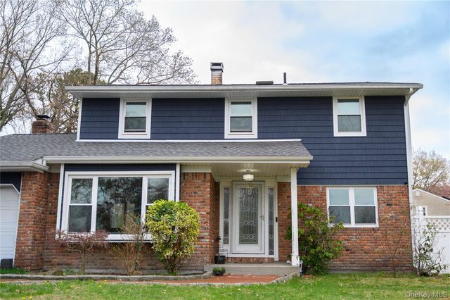 8 Chauncey Lane, Coram, NY 11727
