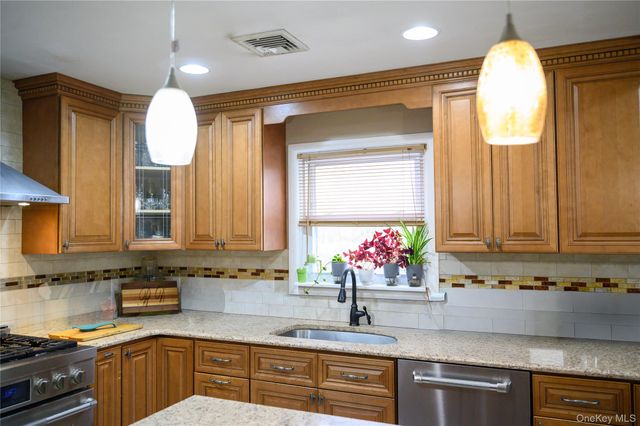 8 Chauncey Lane, Coram, NY 11727