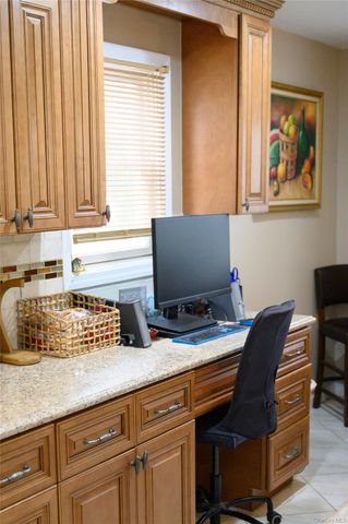 8 Chauncey Lane, Coram, NY 11727