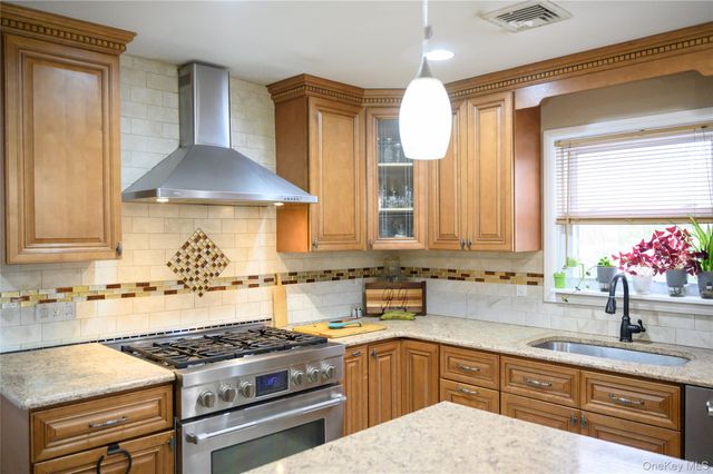 8 Chauncey Lane, Coram, NY 11727