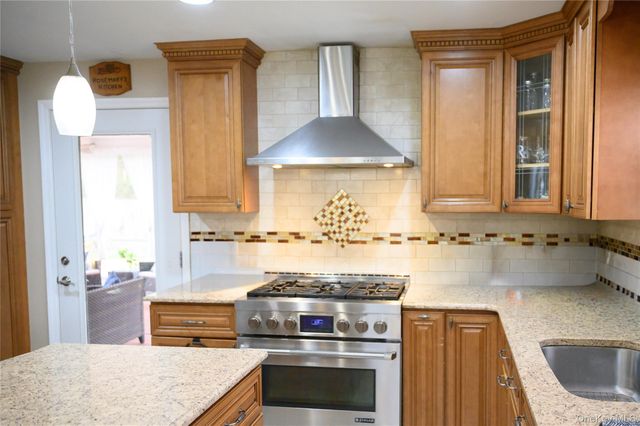 8 Chauncey Lane, Coram, NY 11727