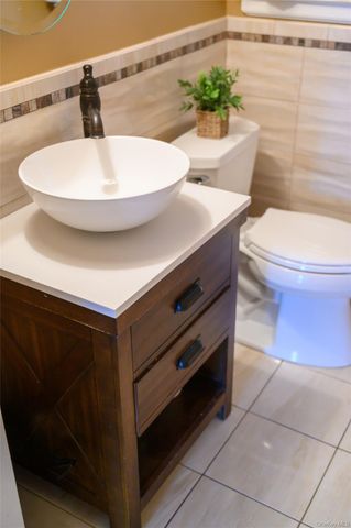 8 Chauncey Lane, Coram, NY 11727