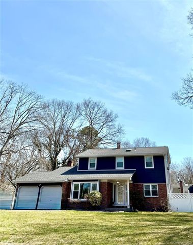 8 Chauncey Lane, Coram, NY 11727