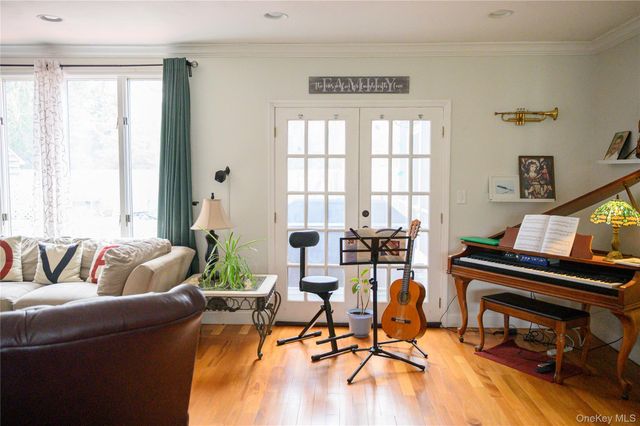 8 Chauncey Lane, Coram, NY 11727