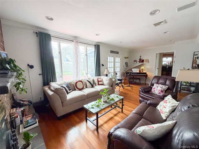 8 Chauncey Lane, Coram, NY 11727