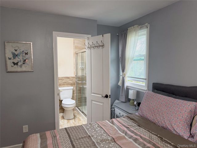 8 Chauncey Lane, Coram, NY 11727