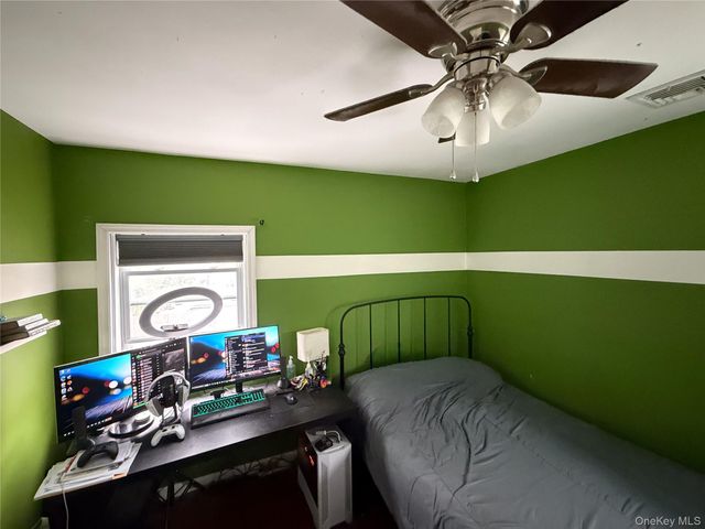 8 Chauncey Lane, Coram, NY 11727