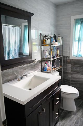 8 Chauncey Lane, Coram, NY 11727