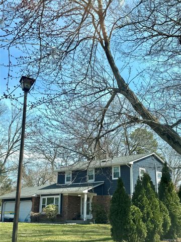 8 Chauncey Lane, Coram, NY 11727