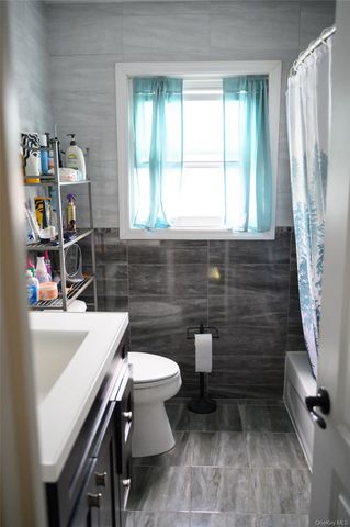 8 Chauncey Lane, Coram, NY 11727