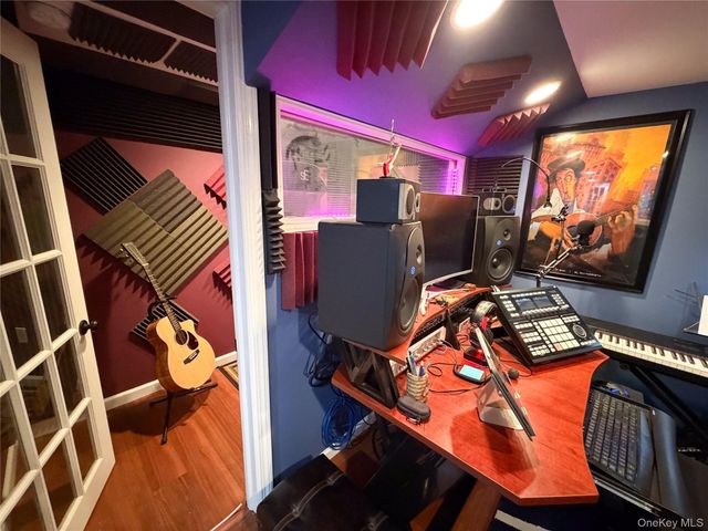 8 Chauncey Lane, Coram, NY 11727