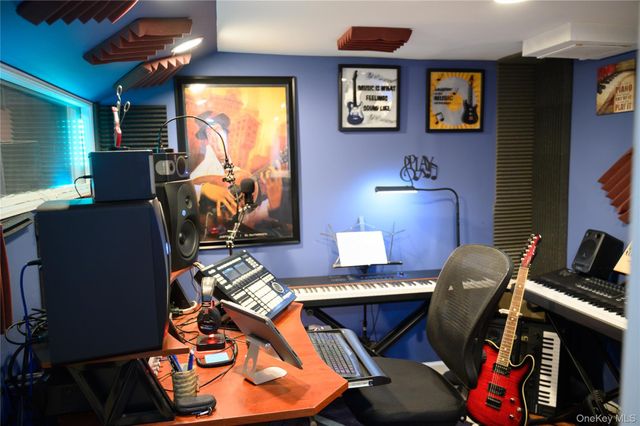 8 Chauncey Lane, Coram, NY 11727