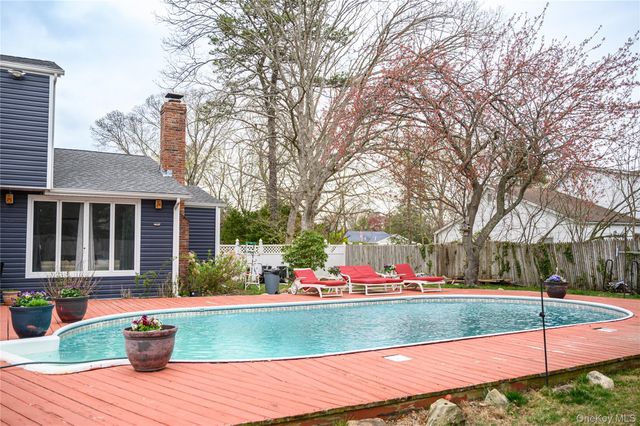 8 Chauncey Lane, Coram, NY 11727