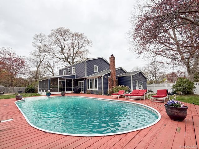 8 Chauncey Lane, Coram, NY 11727