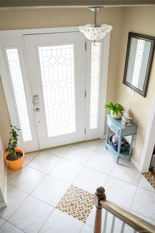 8 Chauncey Lane, Coram, NY 11727