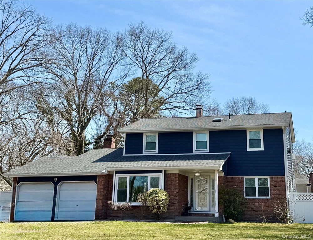 8 Chauncey Lane, Coram, NY 11727