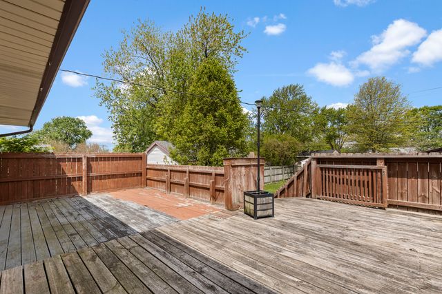 2120 Coronet Road, Loves Park, IL 61111