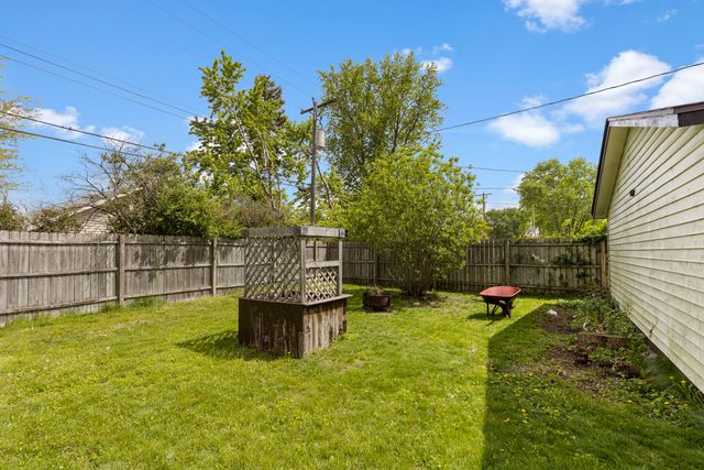 2120 Coronet Road, Loves Park, IL 61111