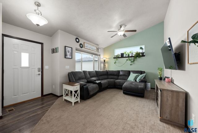 205 N Ceylon Dr Drive, Tea, SD 57064