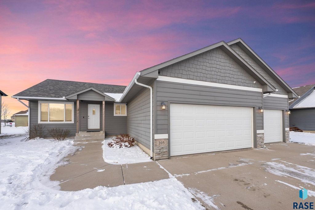 205 N Ceylon Dr Drive, Tea, SD 57064