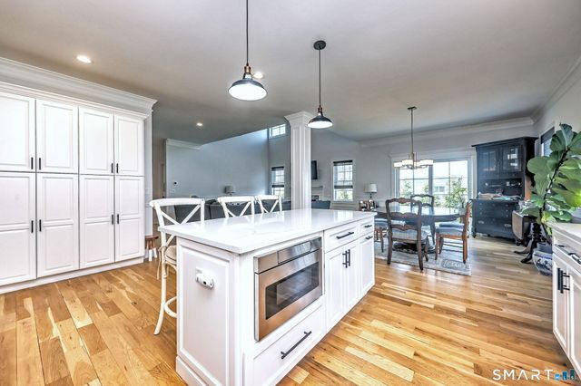 7 Luisa Court, Branford, CT 06405
