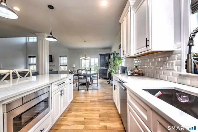 7 Luisa Court, Branford, CT 06405