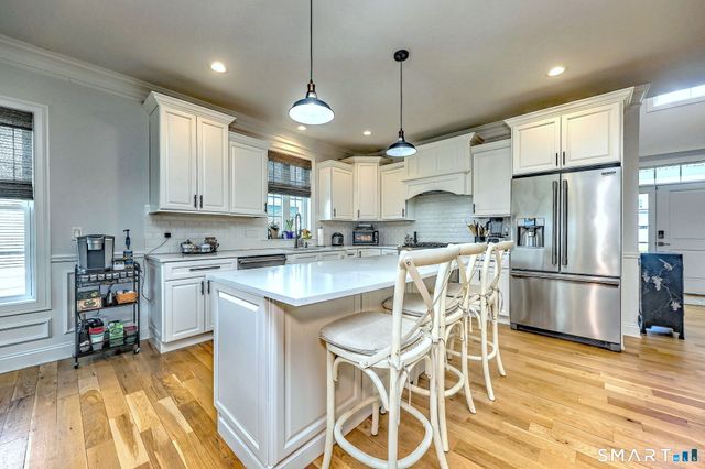 7 Luisa Court, Branford, CT 06405