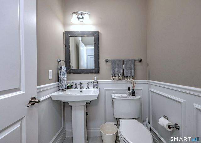 7 Luisa Court, Branford, CT 06405