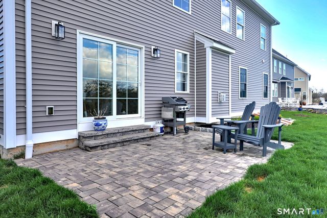 7 Luisa Court, Branford, CT 06405
