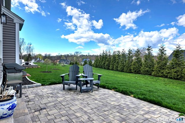 7 Luisa Court, Branford, CT 06405
