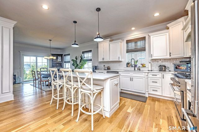 7 Luisa Court, Branford, CT 06405